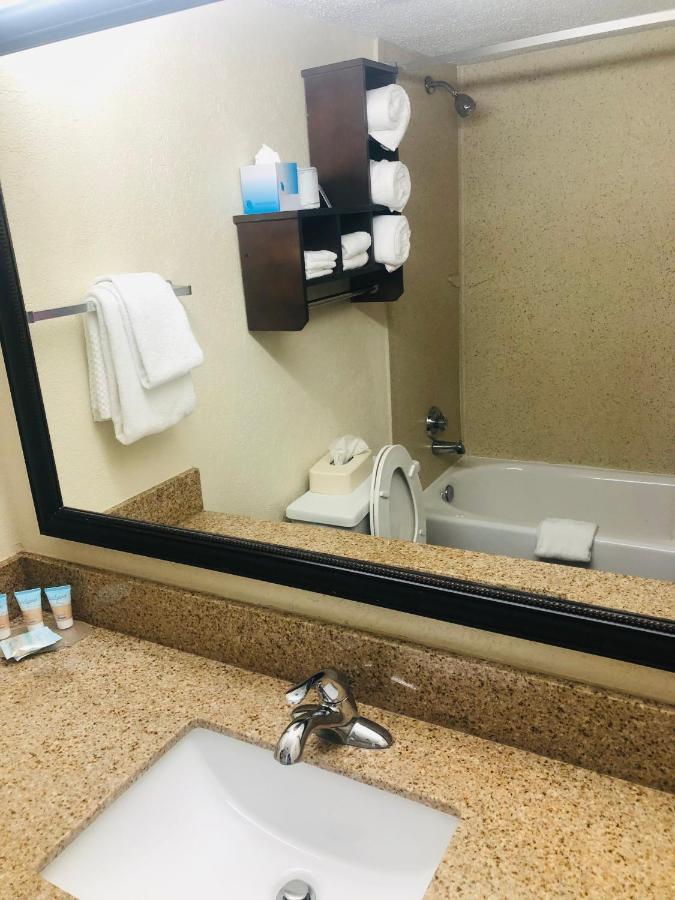 Quail Inn And Suites - شاطئ ميرتل المظهر الخارجي الصورة