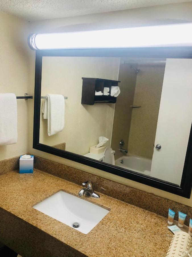 Quail Inn And Suites - شاطئ ميرتل المظهر الخارجي الصورة