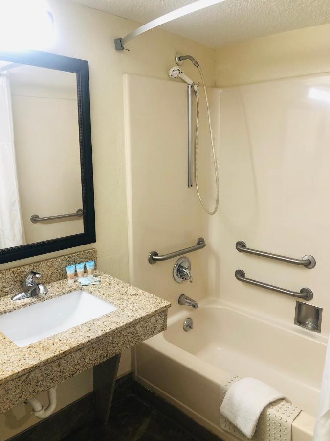 Quail Inn And Suites - شاطئ ميرتل المظهر الخارجي الصورة