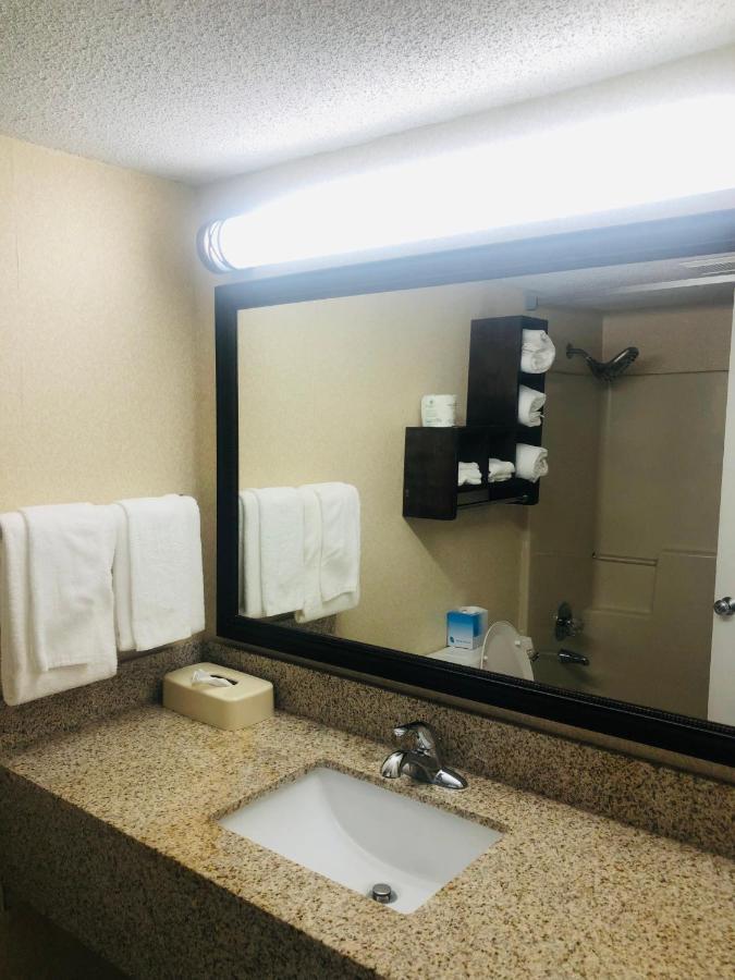 Quail Inn And Suites - شاطئ ميرتل المظهر الخارجي الصورة